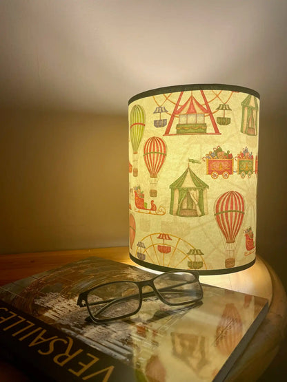 Lampe à poser en papier - Thème « Les manèges de Noël »