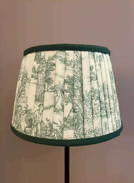 Abat-jour tambour Toile de Jouy verte - C’est pas Versailles ici !