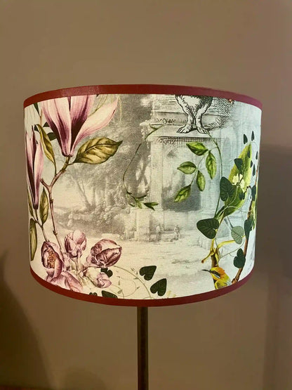 Abat-jour floral en tissu fait main – Luminaire artisanal poétique