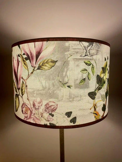 Abat-jour floral en tissu fait main – Luminaire artisanal poétique