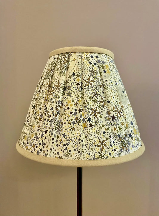 Abat-jour empire plissé motifs étoiles – C’est pas Versailles ici !