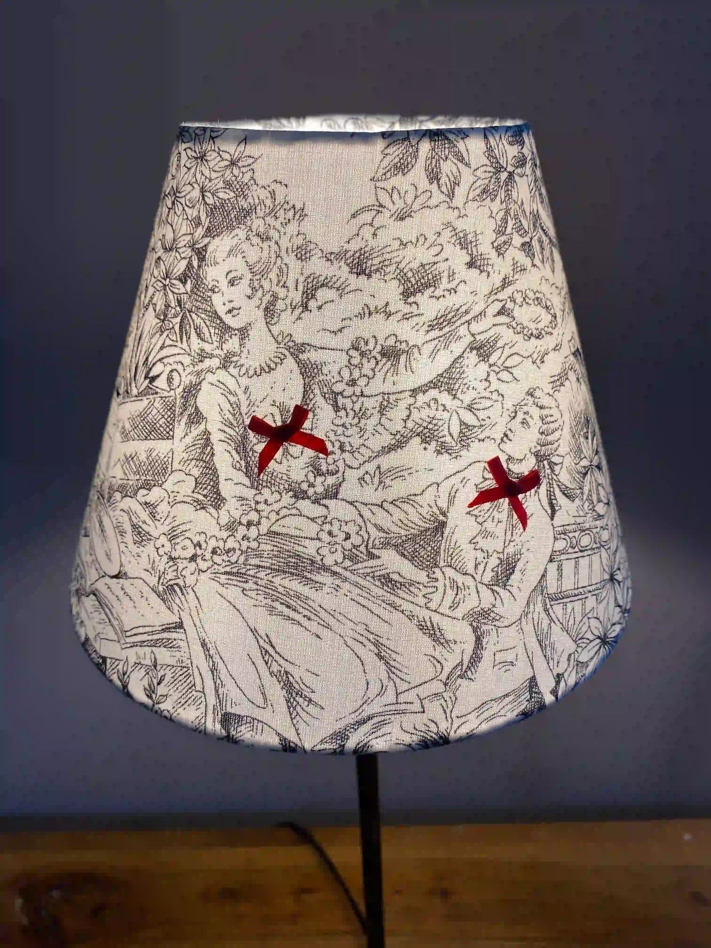 Abat-jour toile de Jouy noir et blanc | C’est pas Versailles ici
