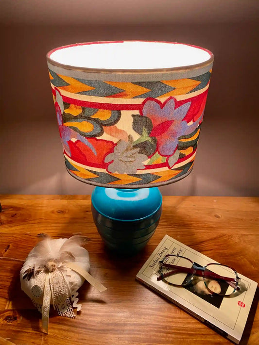 Abat-jour ovale fleuri et géométrique - C’est pas Versailles ici