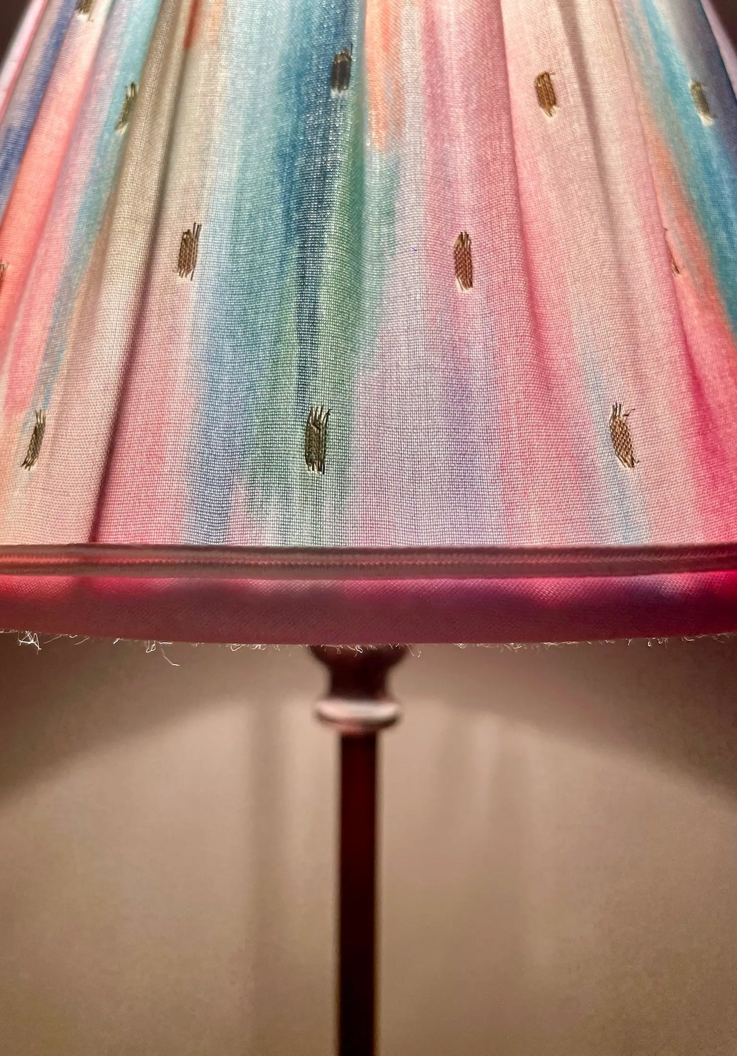 Abat-jour empire plissé tissu aquarelle – Abat-jour artisanal | C’est pas Versailles ici !