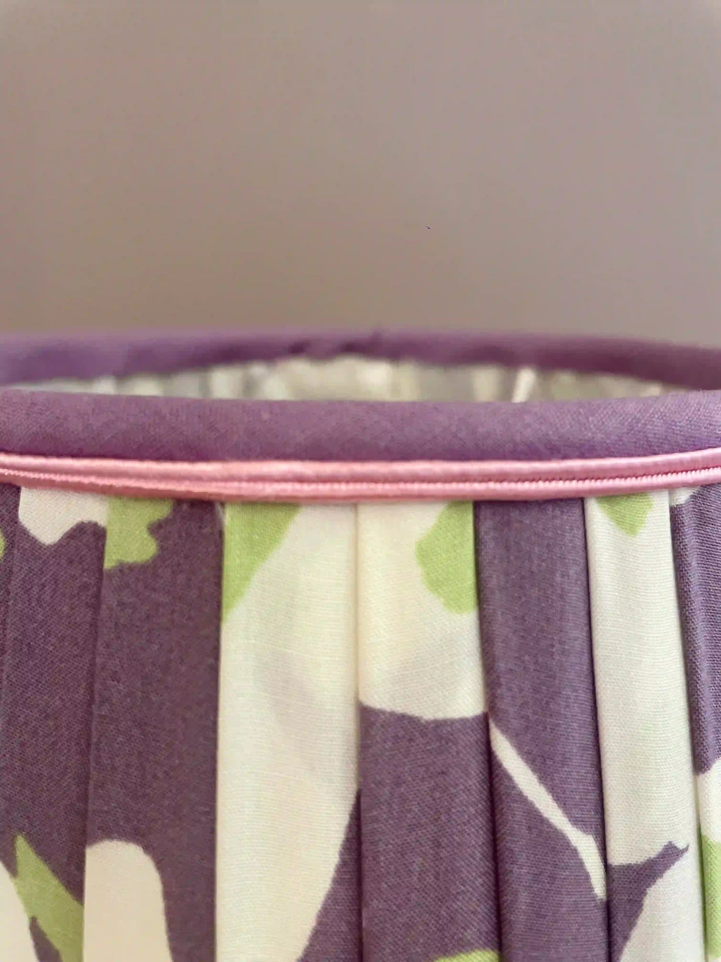 Abat-jour tambour plissé violet – C’est pas Versailles ici !