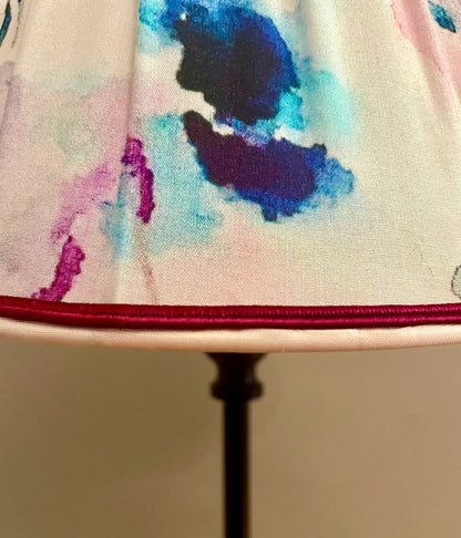 Abat-jour empire plissé tissu aquarelle rose et bleu – C’est pas Versailles ici !