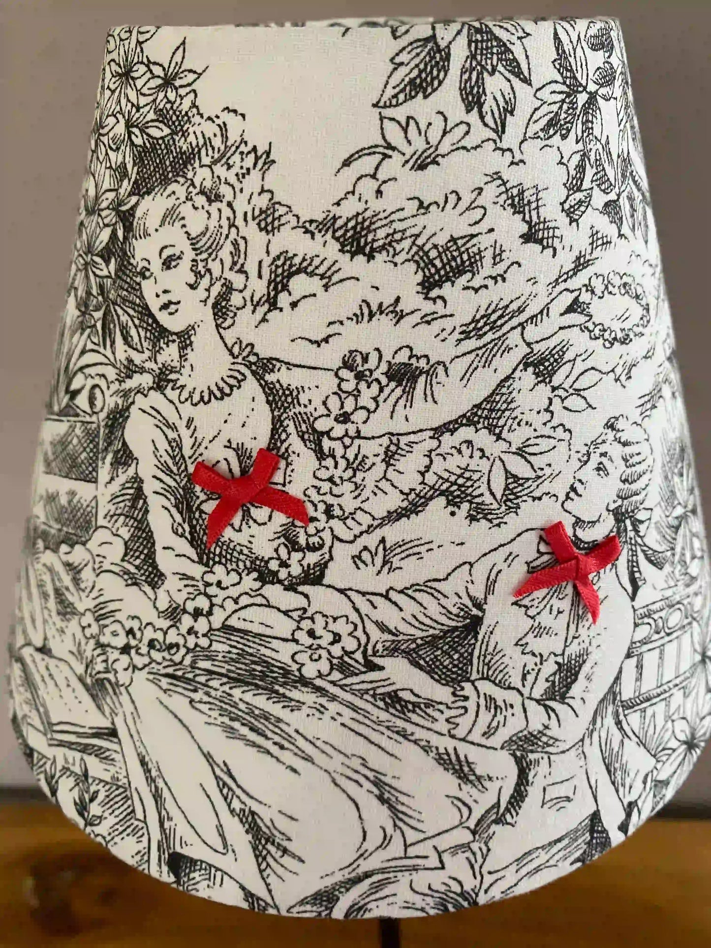 Abat-jour toile de Jouy noir et blanc | C’est pas Versailles ici