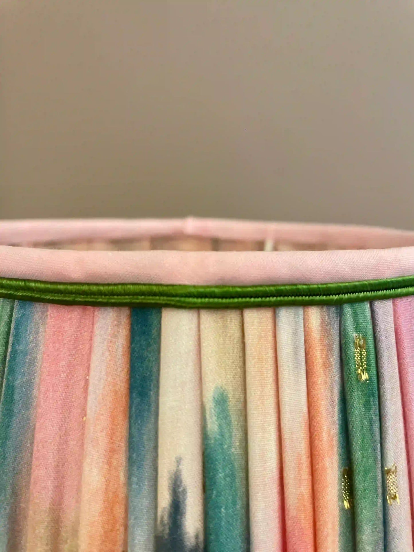 Abat-jour tambour plissé froncé pastel - C’est pas Versailles ici !