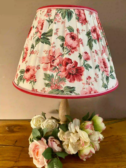 Abat-jour fleuri rose et blanc